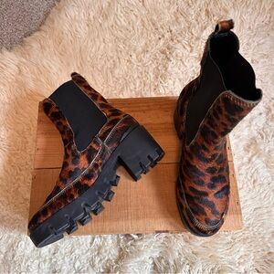 SCHUTZ cheetah animal Leopard Print Chelsea Lug sole Boot 6.5B